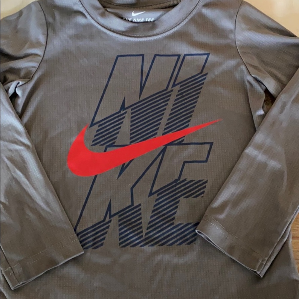 Boy’s Nike long sleeve t-shirt
